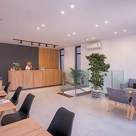 Central City Hotel Готель Ханья (Крит)