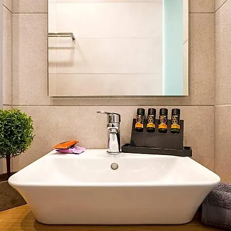 Central City Hotel Готель 3*